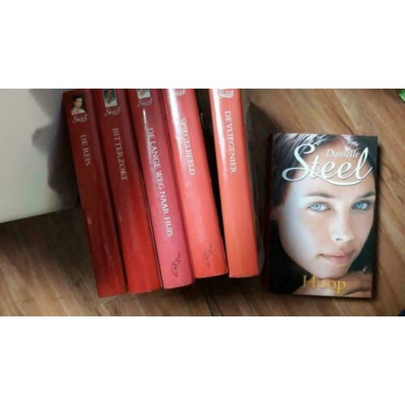 6 Danielle Steel boeken te koop