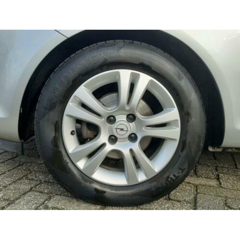 Opel Corsa 1.4-16V Edition € 5.195,00