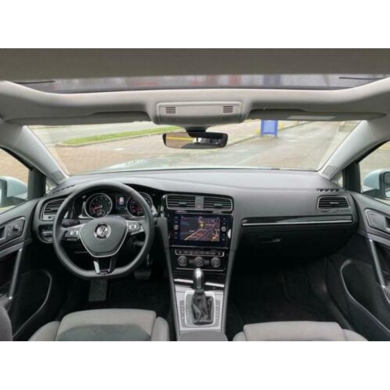 Volkswagen Golf 1.4 TSI Highline Business R | PANO | STOELVE