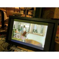 Phocus 43inch lcd tv met muurbeugel +orginele afstandb