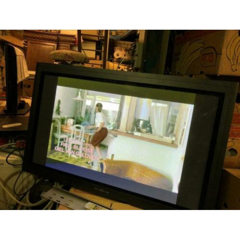 Phocus 43inch lcd tv met muurbeugel +orginele afstandb