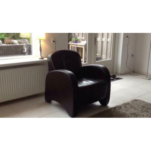 Lederen fauteuil bruin. € 50.00