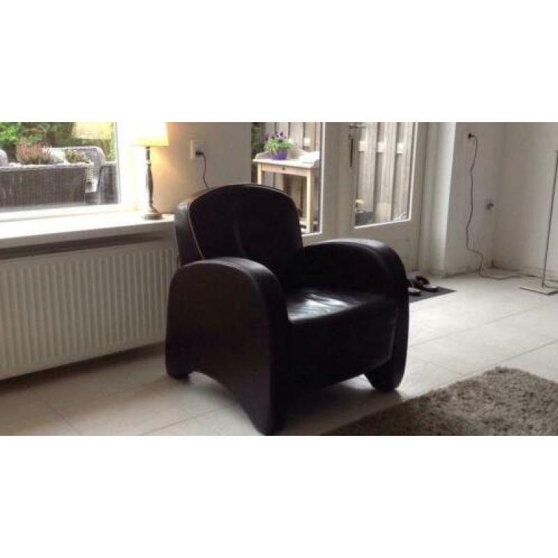 Lederen fauteuil bruin. € 50.00