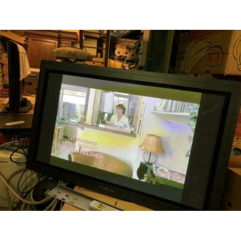 Phocus 43inch lcd tv met muurbeugel +orginele afstandb