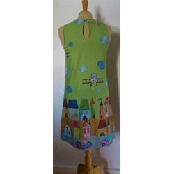 Grappig groen jurkje met huisjes print! M
