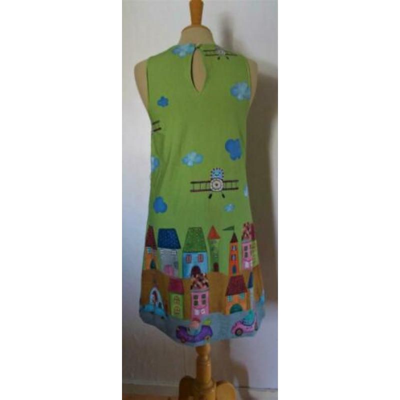 Grappig groen jurkje met huisjes print! M