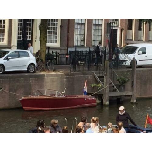Een mooie Riva look a like. Deze autoboot is handgemaakt!