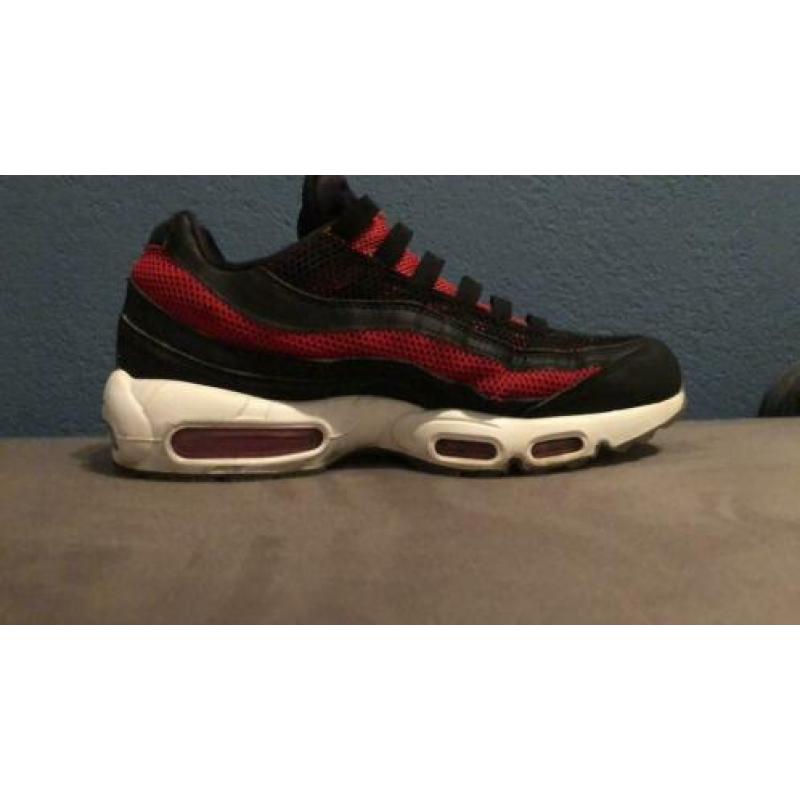 Nike air max 95 essential red black
