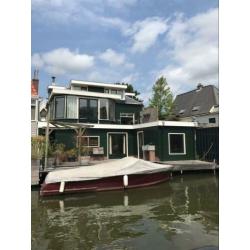 Een mooie Riva look a like. Deze autoboot is handgemaakt!