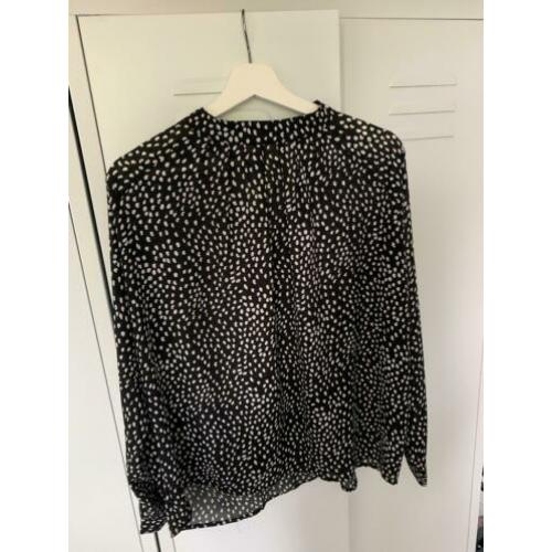 Sparkz blouse met witte stippen. Maat M