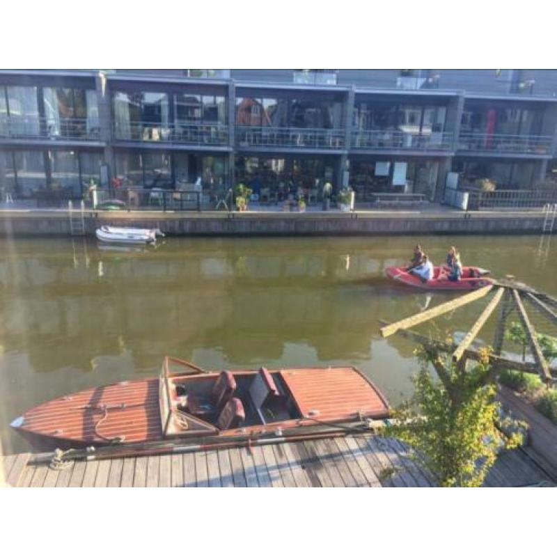 Een mooie Riva look a like. Deze autoboot is handgemaakt!