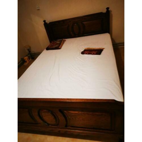 Eikenhouten oud bed met flavo matras