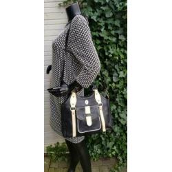 E689 STALLION LEDERWARE zwart met creme schoudertas