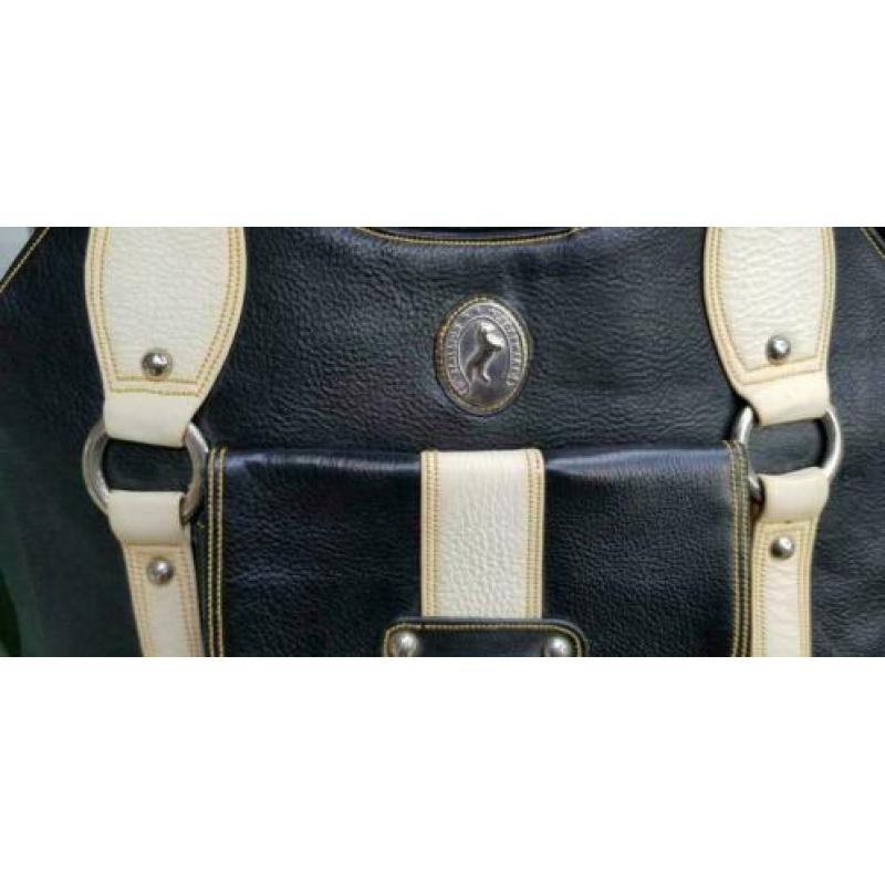 E689 STALLION LEDERWARE zwart met creme schoudertas
