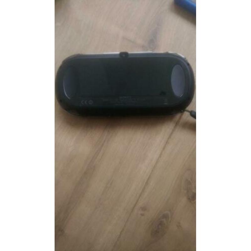 PSP Vita inclusief hoesje, oplader en drie games.