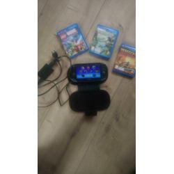 PSP Vita inclusief hoesje, oplader en drie games.
