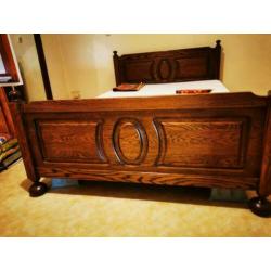Eikenhouten oud bed met flavo matras