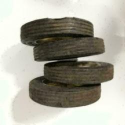 Partij massief kunststof wielen met rubber band