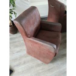 Gratis 4 eetkamer stoelen met wieltjes