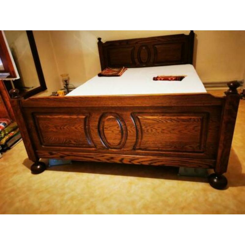 Eikenhouten oud bed met flavo matras