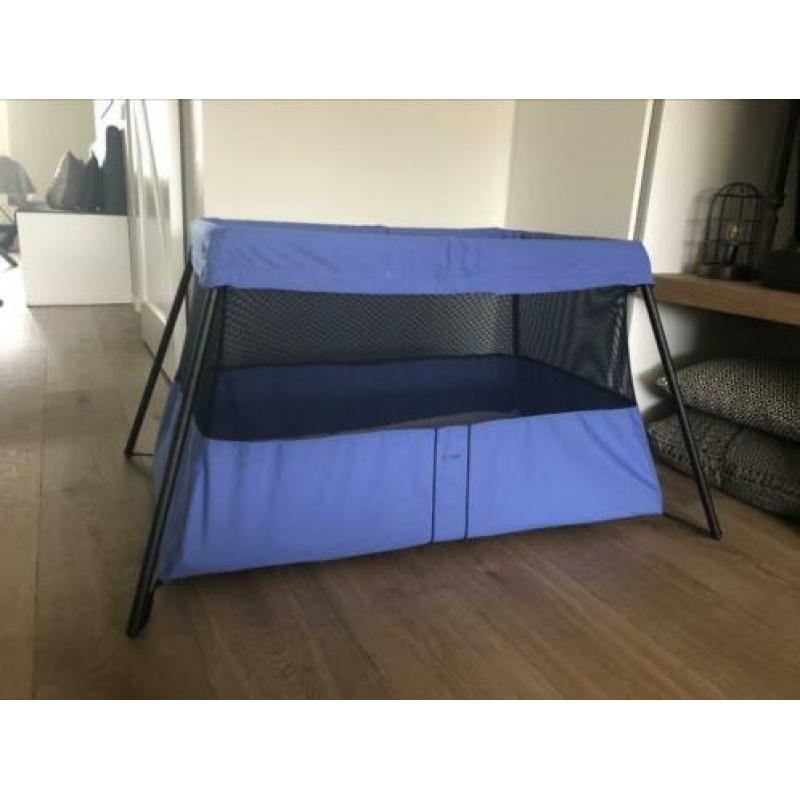 Reisbedje en campingbedje van Babybjörn