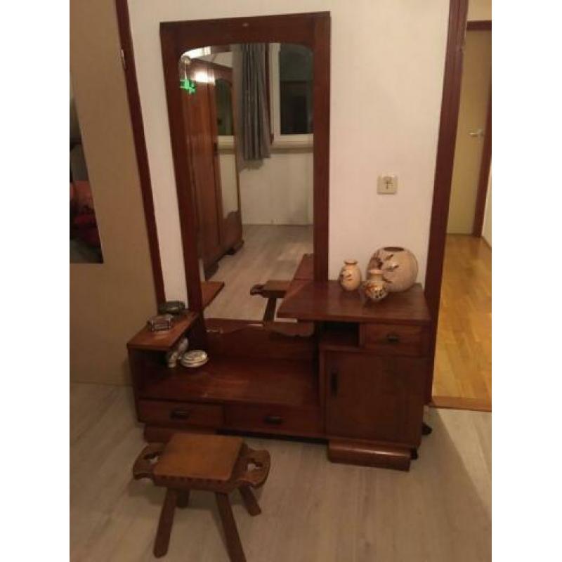 Een slaapkamer ameublement bed kast kaptafel van mahonie