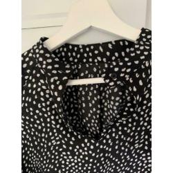 Sparkz blouse met witte stippen. Maat M