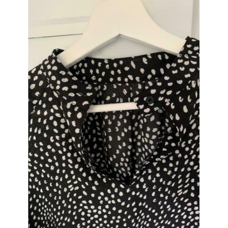 Sparkz blouse met witte stippen. Maat M