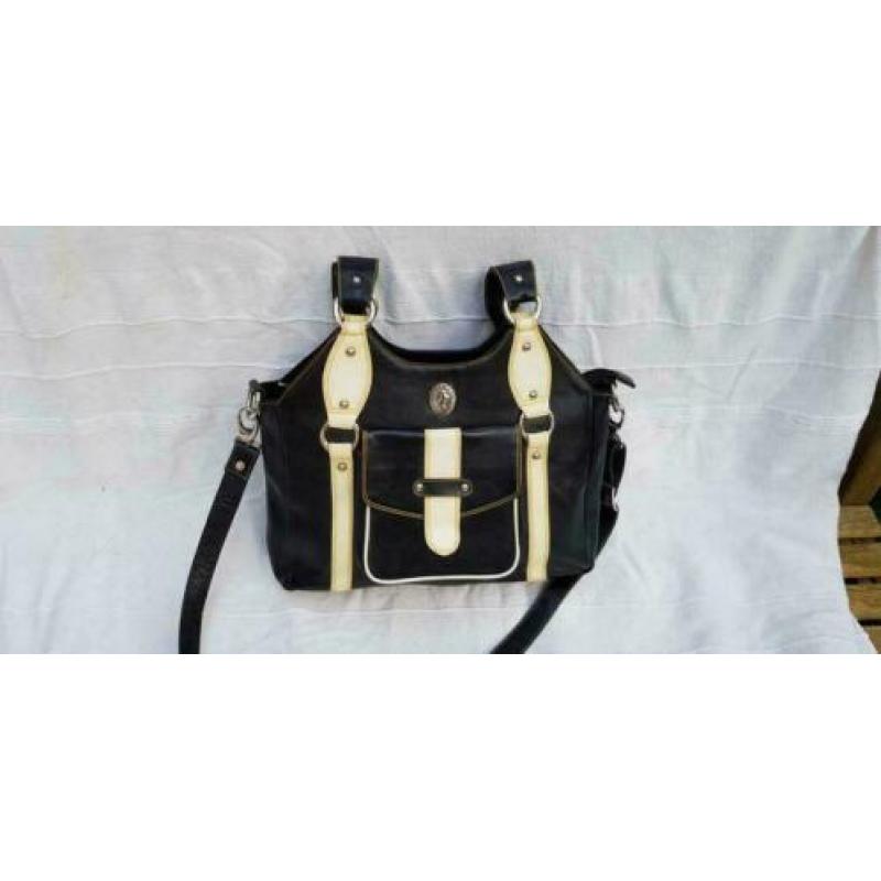 E689 STALLION LEDERWARE zwart met creme schoudertas