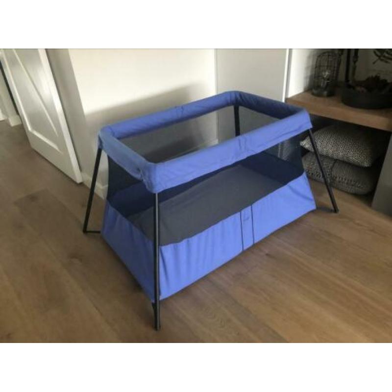 Reisbedje en campingbedje van Babybjörn