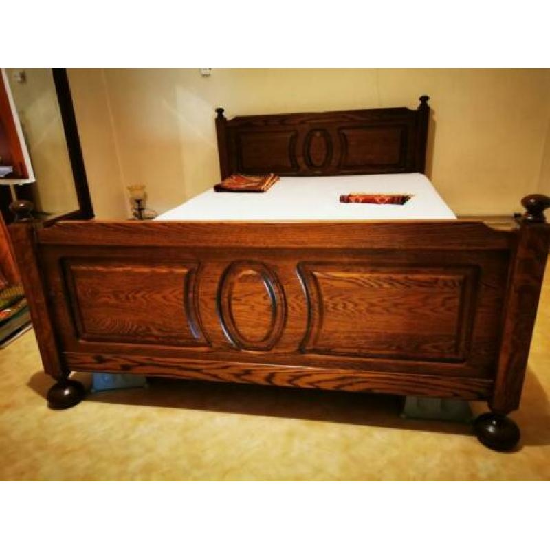 Eikenhouten oud bed met flavo matras