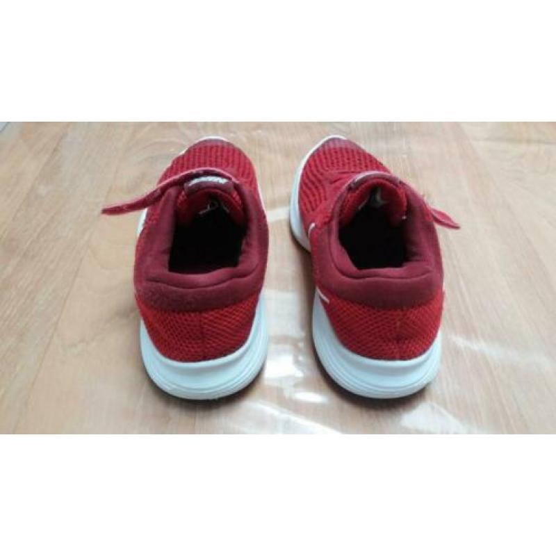 Mooi lichtgewicht Nike sneaker maat 31