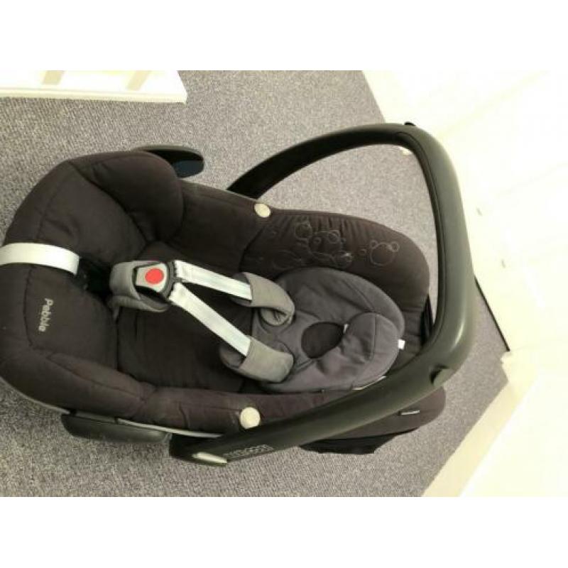 Maxi cosi pebble zwart met regenhoes