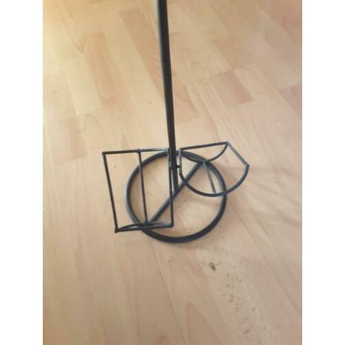 Stalen wijnrek met houten handvat