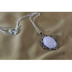 Rozekwarts , roze steen hanger