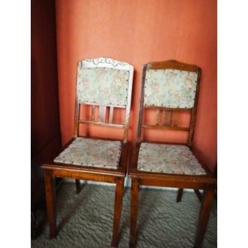 2 eiken stoelen - met stof bekleed
