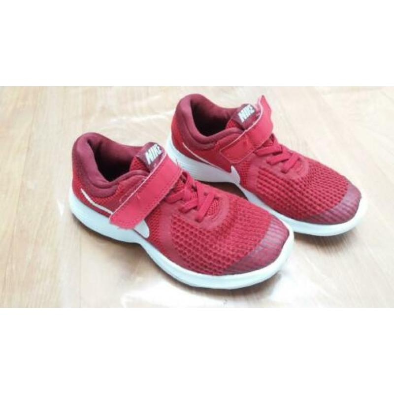 Mooi lichtgewicht Nike sneaker maat 31