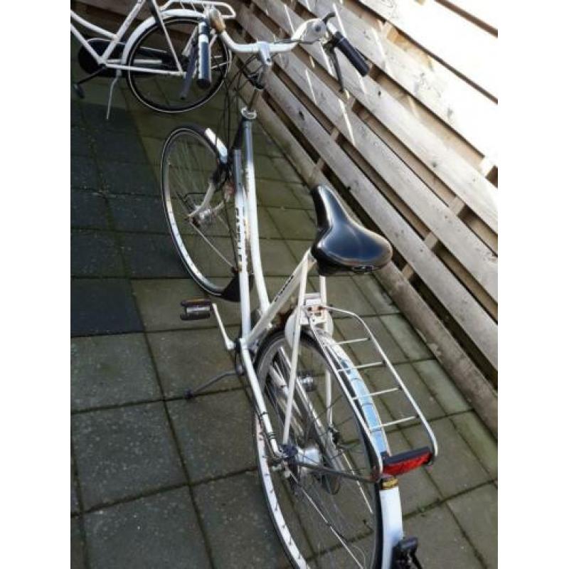 5 fietsen die moeten gerepareerd worden, moeten allemaal mee