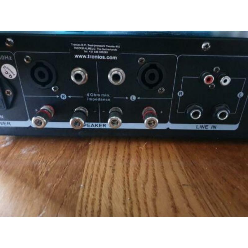 Skytec pro240 versterker