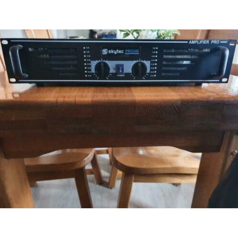 Skytec pro240 versterker
