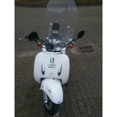 Zeer goedrijdende retro scooter 4 takt