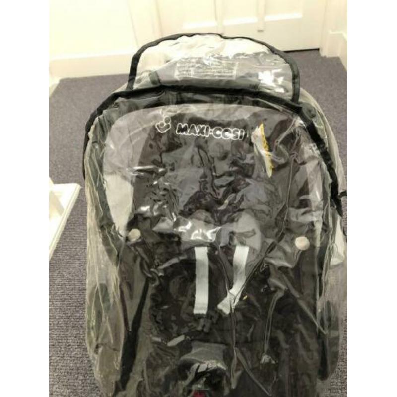 Maxi cosi pebble zwart met regenhoes