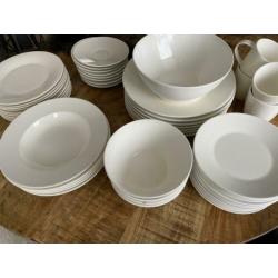 Mooi servies wit rond New York (compleet)