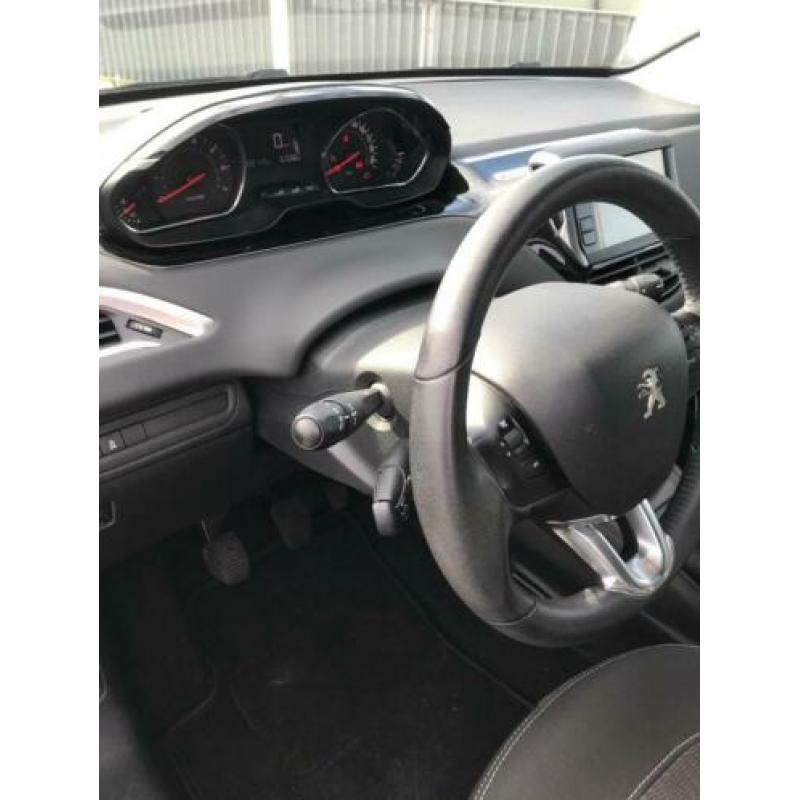 Peugeot 208 1.2 VTI 60KW/82PK 5-D 2014 Zwart
