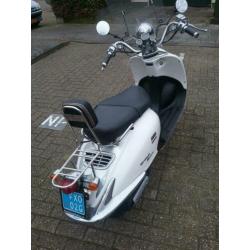 Zeer goedrijdende retro scooter 4 takt