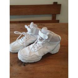 Witte dansschoenen met witte zool 35