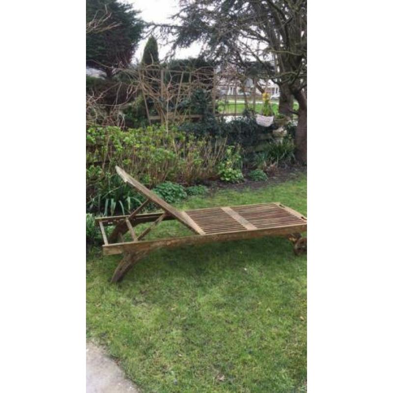 Teakhouten ligbed met kussen van de Spieghel