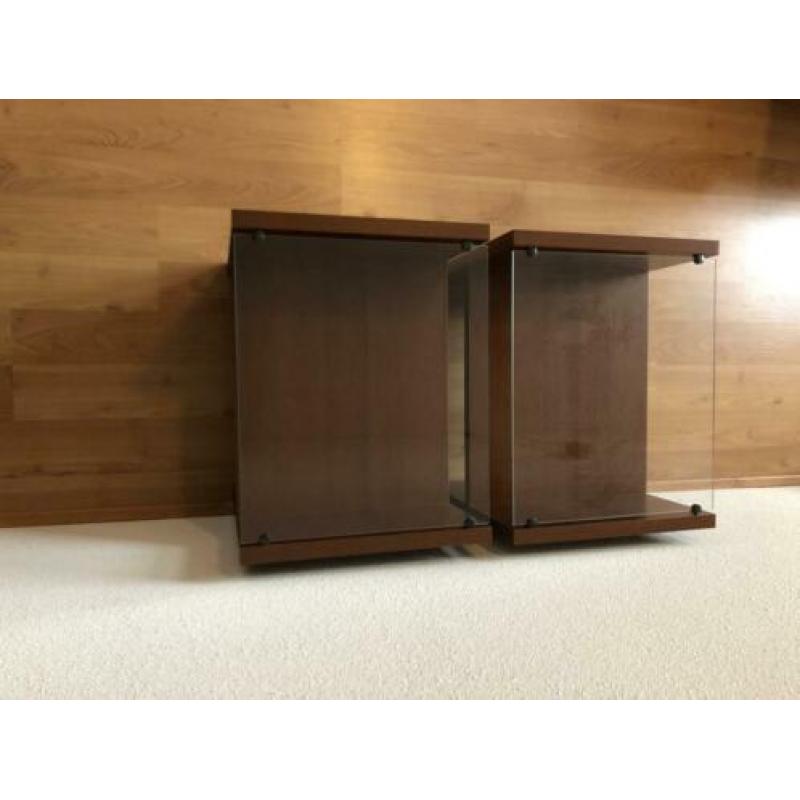 2 Ikea nacht kastjes kersen kleur