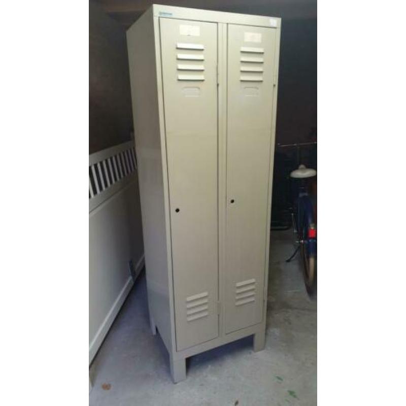 Leuke industriële lockerkast 2 deurs