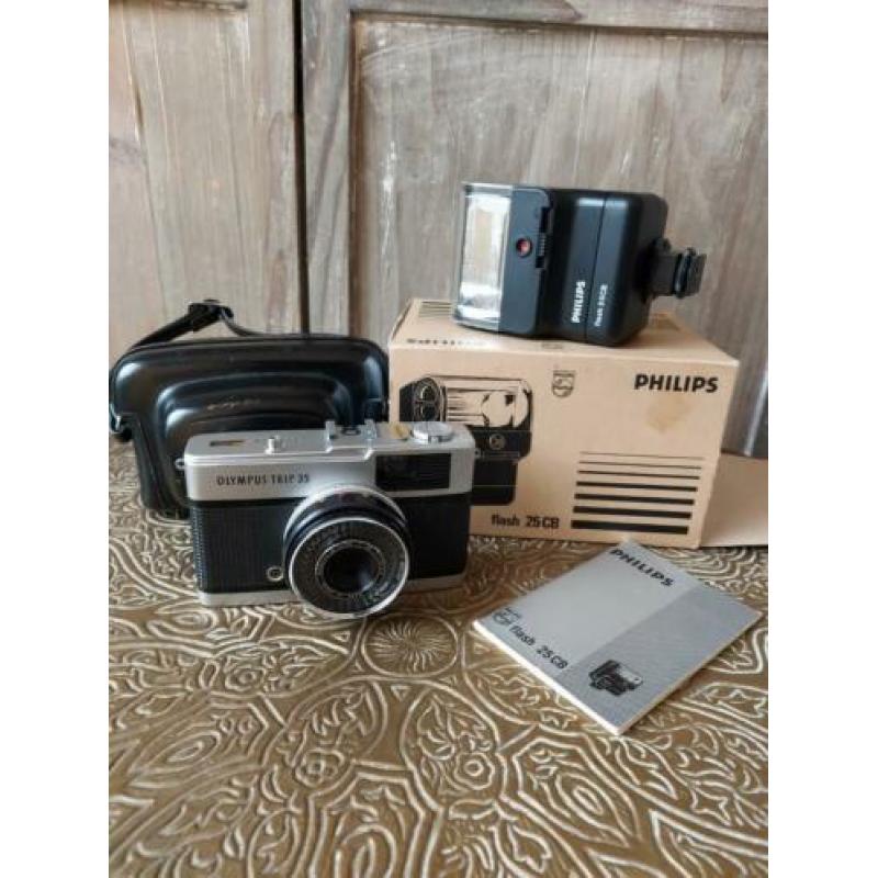 Vintage analoog Olympus Trip 35 fotocamera + Philips flits
